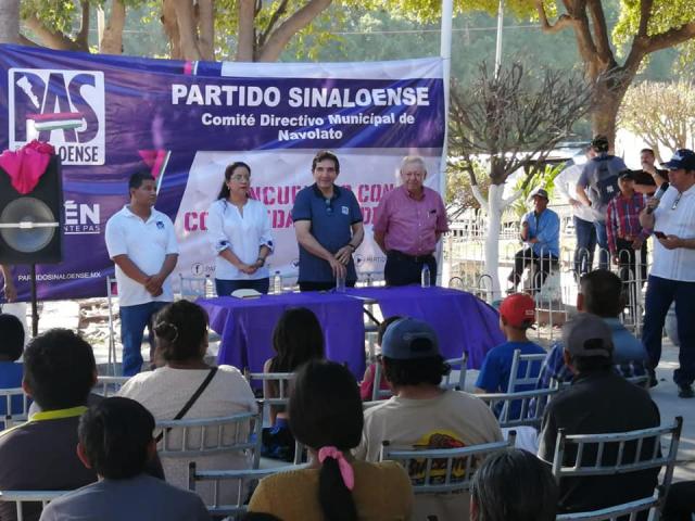 HÃ©ctor Melesio CuÃ©n Ojeda sostiene un encuentro con la comunidad indÃ­gena de Villa JuÃ¡rez Navola