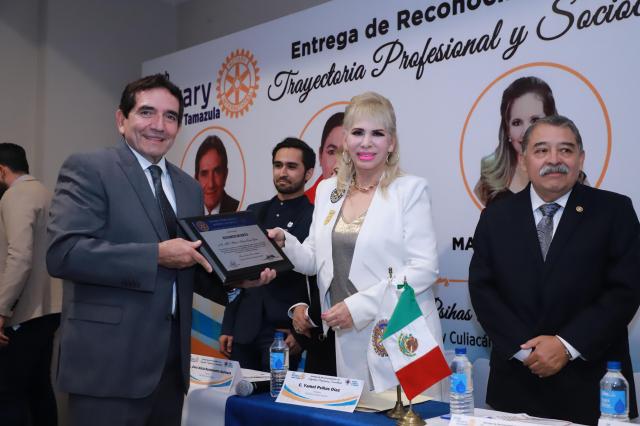 El Club Rotario CuliacÃ¡n Tamazula reconoce la trayectoria de HÃ©ctor Melesio CuÃ©n Ojeda.