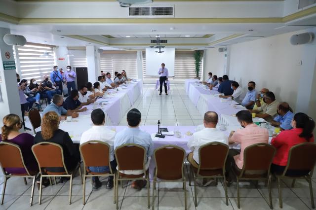 En Mazatlán el Frente de Transportistas integrado por 13 organizaciones se adhieren al Partido Sinal