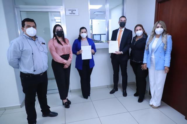 El Grupo Parlamentario del Partido Sinaloense entrega a Oficialía de Partes las iniciativas números 