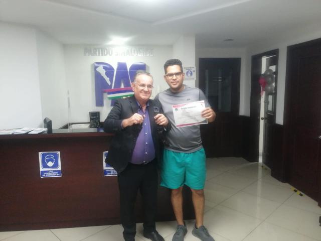 Jóvenes se dejan crecer el cabello y deciden donarlo al Partido Sinaloense.