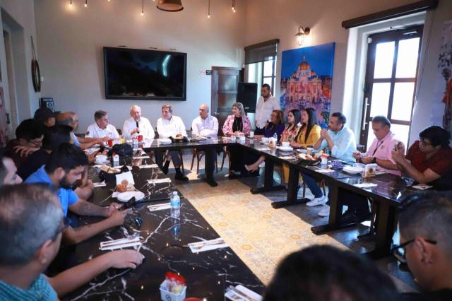 Cronistas deportivos reconocen el aporte del líder del PAS, Héctor Melesio Cuén Ojeda al deporte sin