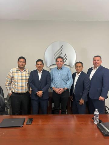 El líder del PAS, Héctor Melesio Cuén Ojeda atiende invitación de representantes de la Iglesia Adven