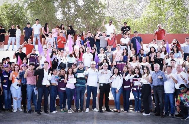 “Es fundamental apoyar a nuestros jóvenes en la educación Cuén Ojeda.