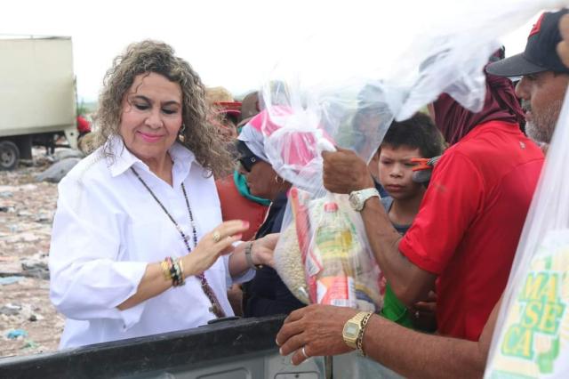 El PAS entrega alrededor de 200 despensas a pepenadores del relleno sanitario. 