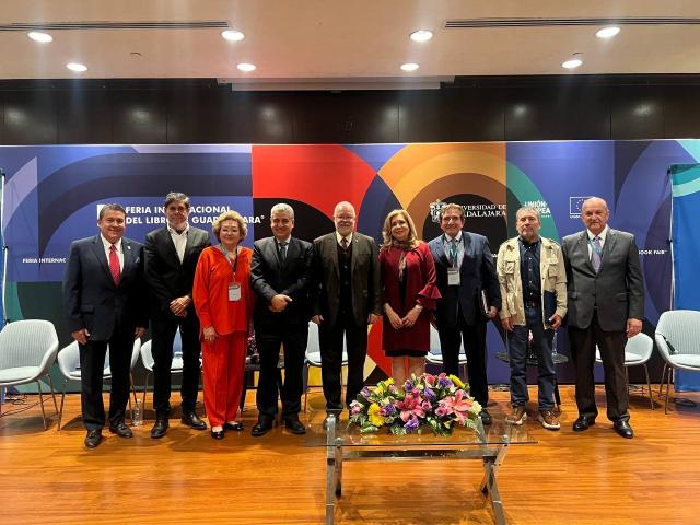 Asombra jubilación de la UAS en la Feria Internacional del Libro de Guadalajara.