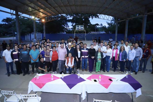 Cuén Ojeda se reúne con pescadores de la comunidad de Dautillos Navolato.