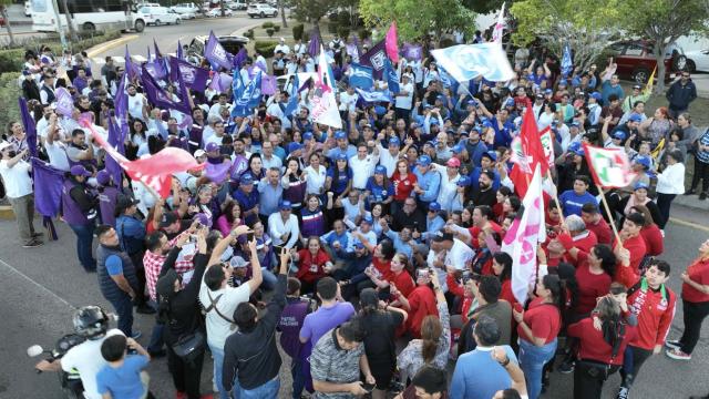  PAS, PRI, PAN Y PRD realizan activacion en crucero en Mazatlán la Coalición se encuentra lista para